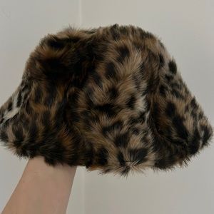 Faux fur bucket hat